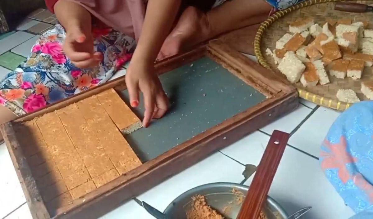 Diberi Selai Kacang Tradisional