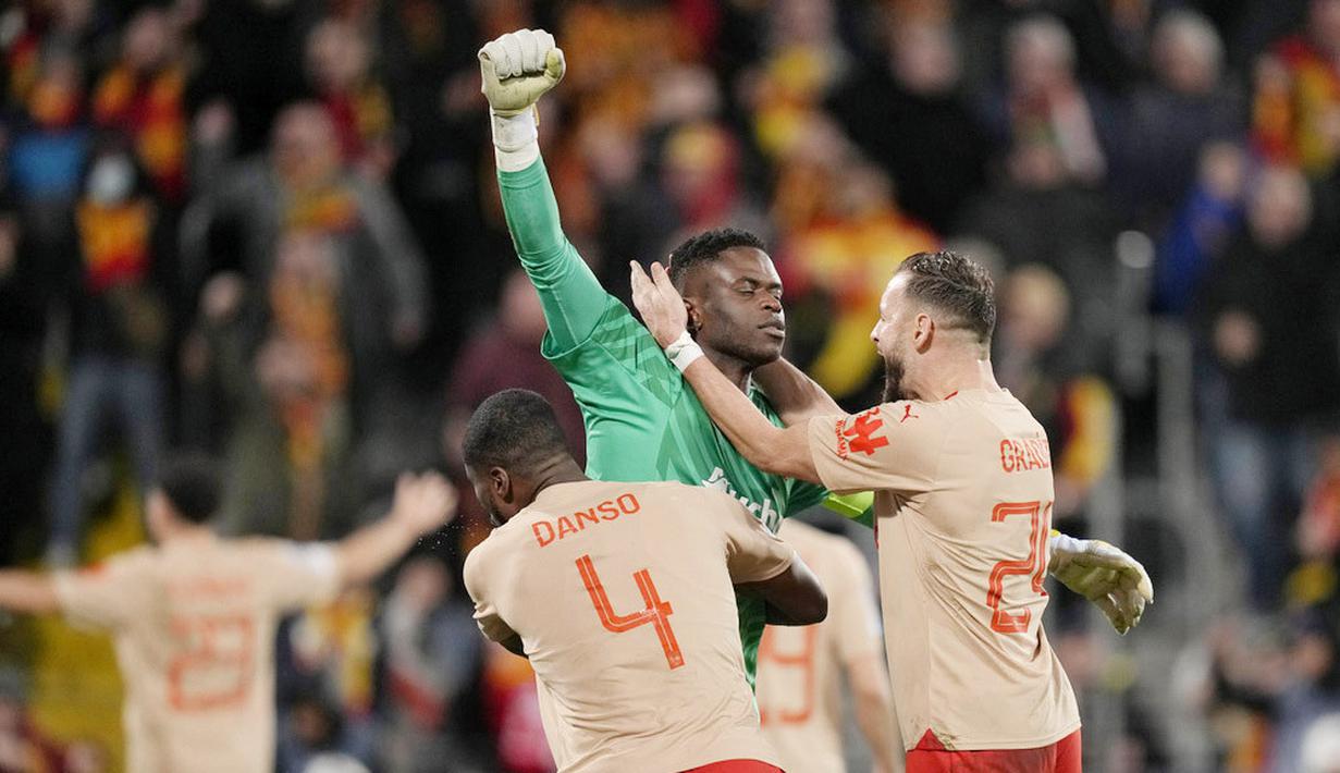 Lens yang sukses mengalahkan Sevilla akhirnya merebut berhasil tiket ke Liga Europa. Sementara Sevilla yang menempati peringkat keempat harus menerima kenyataan kandas di kompetisi Eropa. (AP Photo/Thibault Camus)