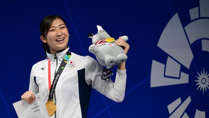 Perenang Jepang, Rikako Ikee, meraih gelar Most Valuable Player (MVP) Asian Games 2018 setelah meraih enam medali emas dan mencetak enam rekor renang. (AFP/Martin Bureau)