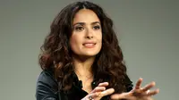 Cerita Salma Hayek yang Pernah Memandikan Pasien Diare di India