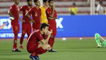 Gelandang Timnas Indonesia U-22, Egy Maulana Vikri, tampak kecewa usai dikalahkan Vietnam U-22 pada laga final SEA Games 2019 di Stadion Rizal Memorial, Manila, Selasa (10/12). Indonesia kalah 0-3 dari Vietnam. (Bola.com/M Iqbal Ichsan)