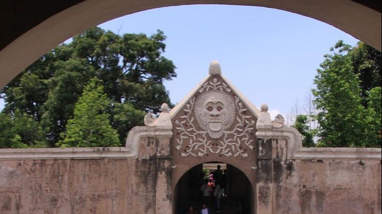 4.	Taman Sari