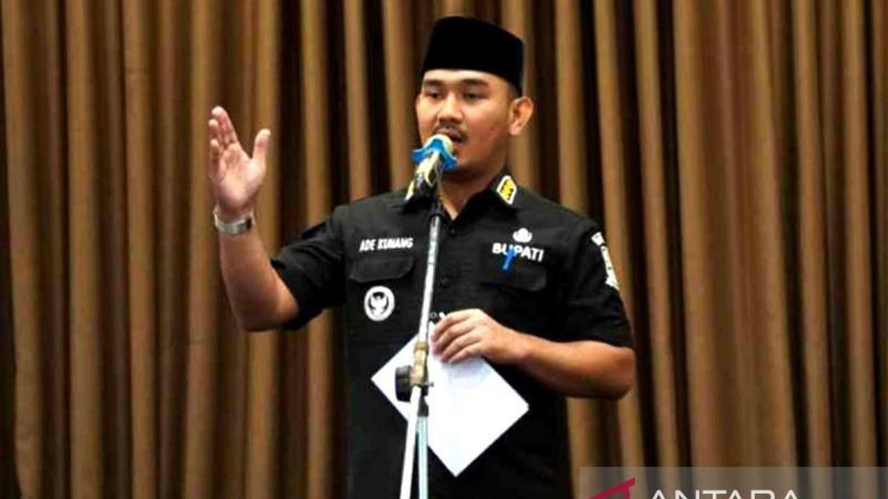 KPK Duga Bupati Bekasi Ade Kuswara Terima Suap Rp14,2 Miliar