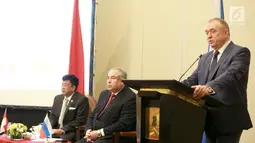 Director General, Sergey Bednov memberi sambutan pada pertemuan antara delegasi Expocentre dengan para pelaku ekonomi Indonesia di Mega Kuningan, Jakarta, Selasa (12/3). Pertemuan mendorong peningkatan perdagangan kedua negara. (Liputan6.com/Fery Pradolo)