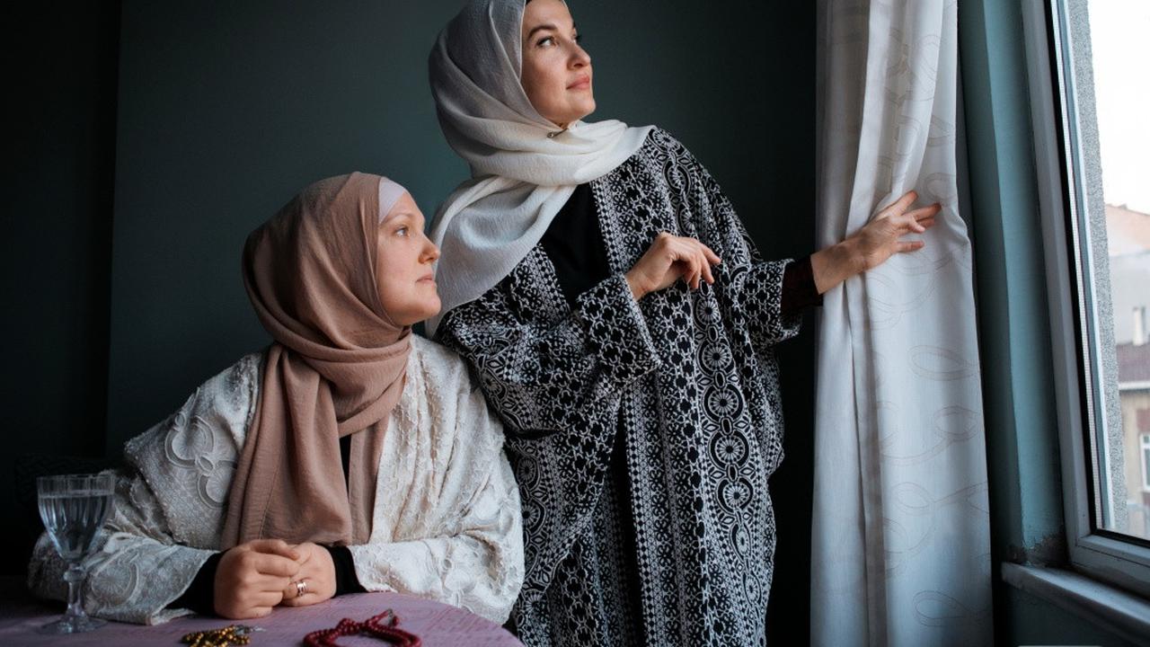 Ilustrasi Model Cardigan untuk Kondangan