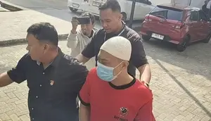 Tampang Taufik Hidayat Saat Rekonstruksi Penyekapan Kekasihnya
