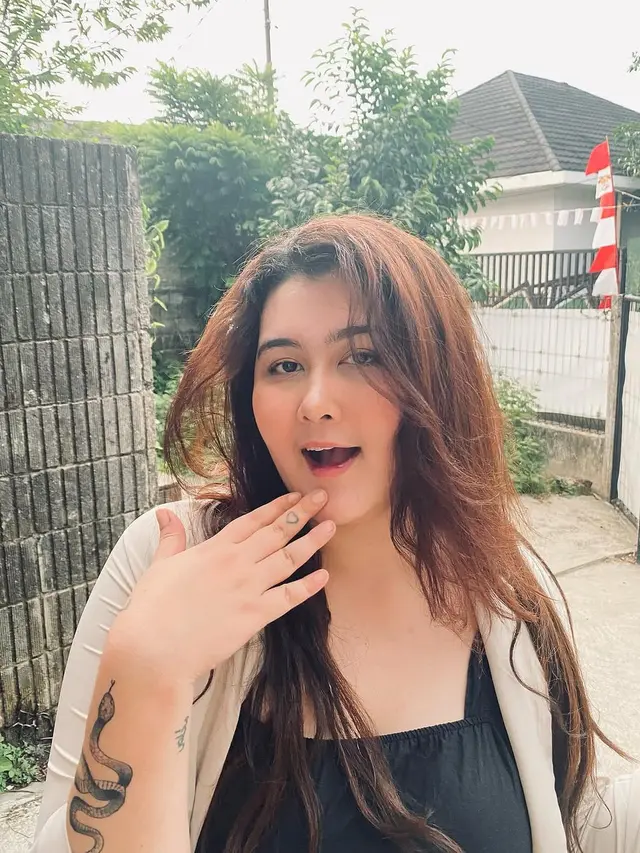Talitha Curtis, Dulu Pemain Sinetron GGS Kini Berjualan Makanan di Depan Minimarket. (instagram/talithacurtis_)