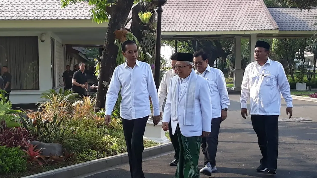 Jokowi dan Ma'ruf Amin di Istana Merdeka, Jakata, Minggu (30/6/2019). (Liputan6.com/Lizsa Egeham)