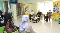 Menaker Ida berdialog dengan penerima manfaat program JKP di Gedung Pusat Pasar Kerja Jakarta Selatan (Istimewa)
