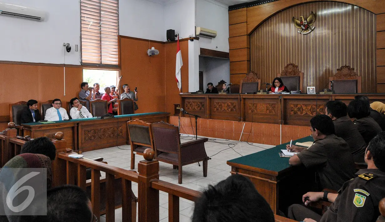 Suasana sidang putusan praperadilan di Pengadilan Negeri Jaksel, Selasa (4/8/2015). Hakim mengabulkan gugatan praperadilan yang diajukan Dahlan Iskan. (Liputan6.com/Yoppy Renato)