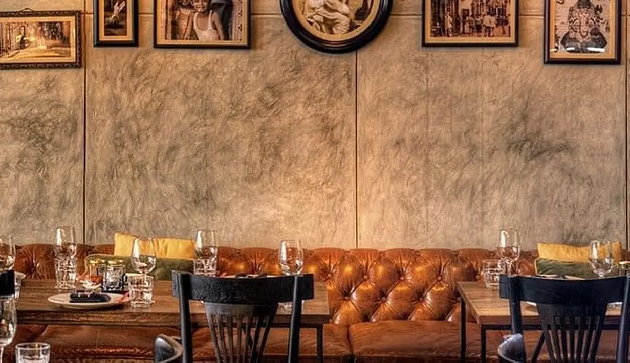 Mama San adalah sebuah destinasi nyaman dengan dekorasi memukau. Keanggunan old-world terasa dari meja-meja mah-jong berlapis, marmer dan sofa kulit cokelat yang besar.