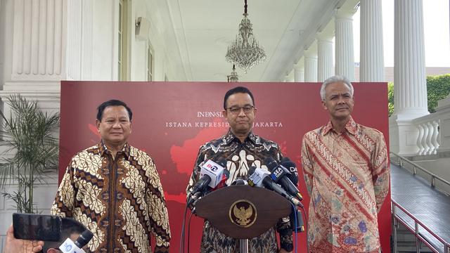 Calon Presiden (Capres) Anies Baswedan, Ganjar Pranowo dan Prabowo Subianto di Istana usai makan siang bersama Presiden Joko Widodo (Jokowi).