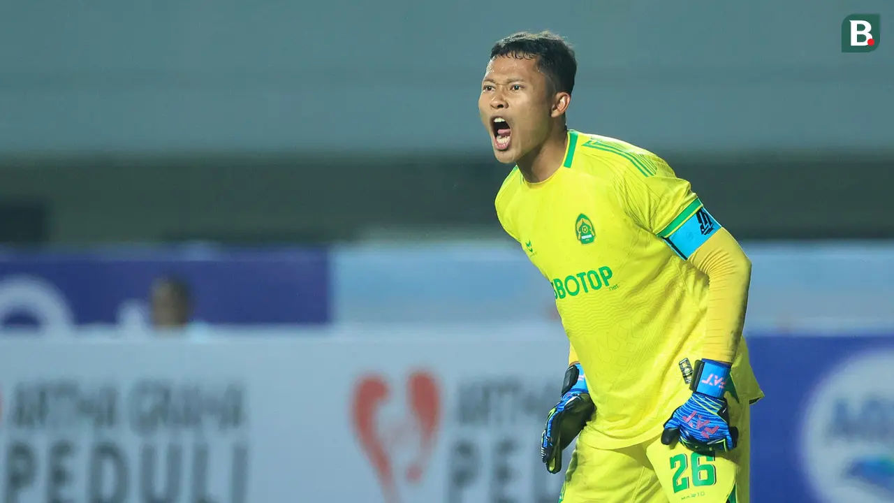 Foto: Duel Alot Aji Kusuma Vs Syahrul Trisna dalam Laga Imbang antara Persikabo 1973 Melawan Persija di BRI Liga 1 2023/2024