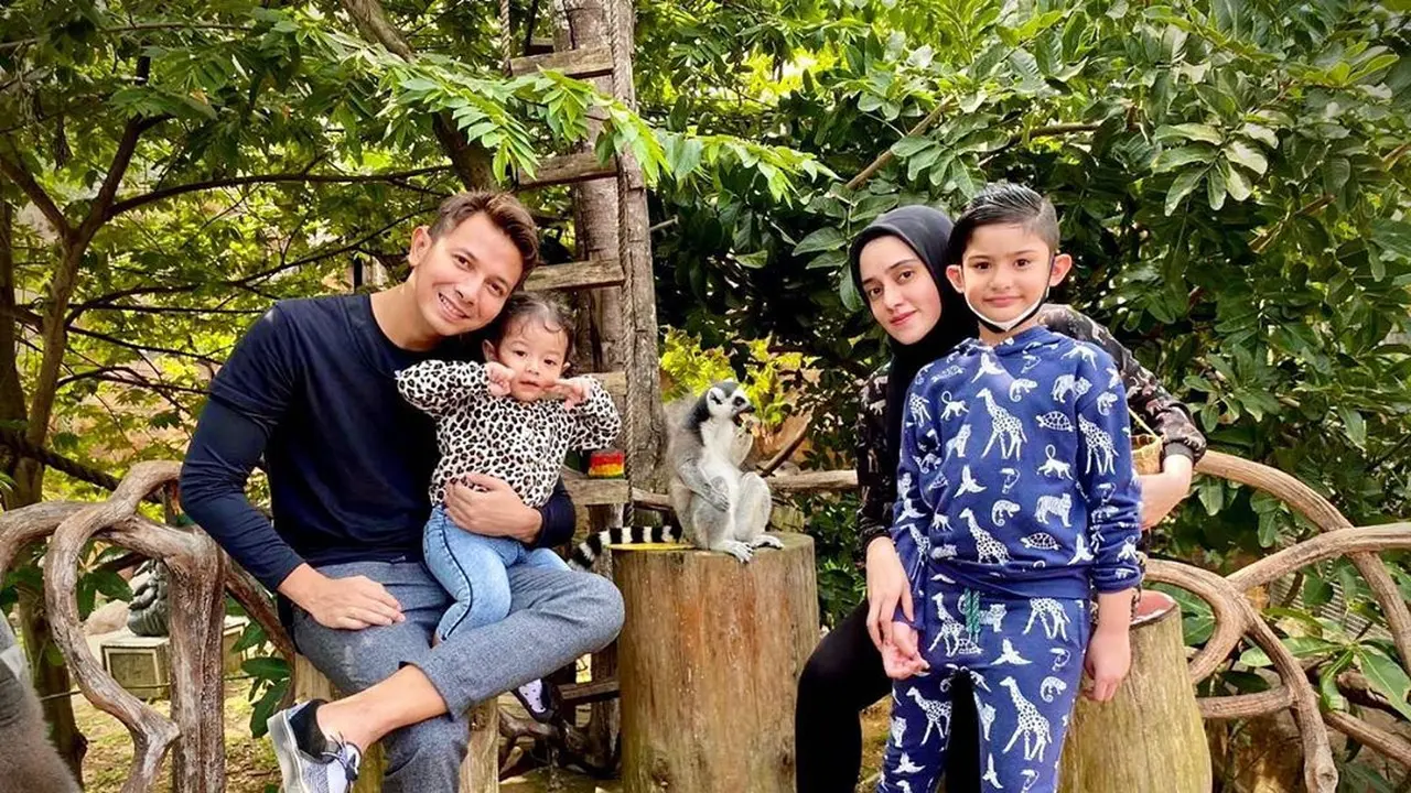 7 Momen Liburan Fairuz A Rafiq dan Sonny Septian Ke Bogor, Naik Unta Bareng Anak