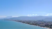 Pemandangan Kota Padang dari Gunung Padang. (Liputan6.com/ Novia Harlina)