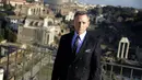 Daniel Craig berpose di salah satu lokasi indah lainnya yang dijadikan lokasi syuting film ‘Spectre’ yaitu Senatorial Palace - Piazza del Campidoglio di Roma, Itali. (Bintang/EPA)