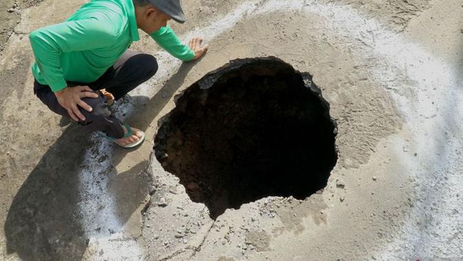 Ternyata Ini Penyebab Munculnya Lubang Raksasa Misterius di Sumatera Barat
