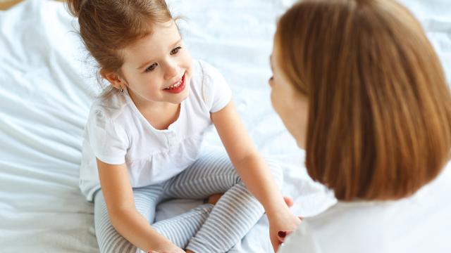 Hal yang tak perlu orangtua tutupi di hadapan anak. (iStockphoto)