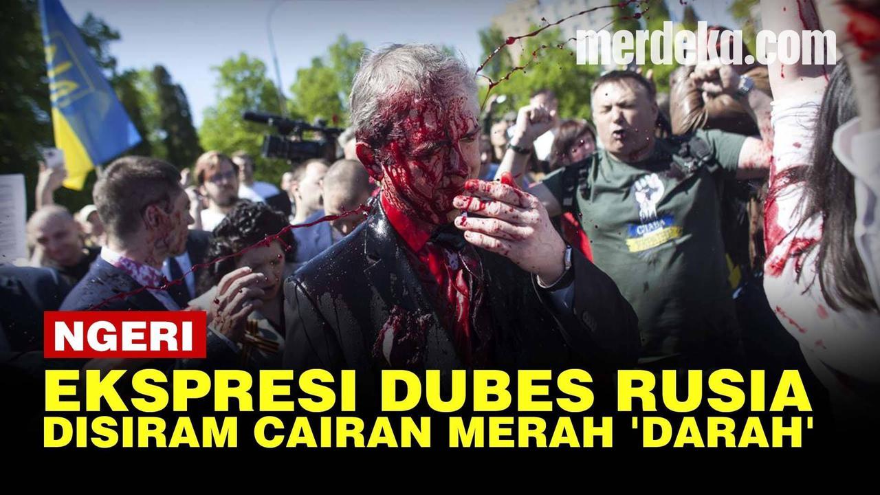 VIDEO: Detik-Detik Dubes Rusia Disiram Pendemo Cairan Merah 'Darah' di Polandia
