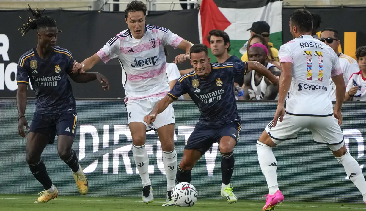 Sedangkan, gol balasan Real Madrid dicetak Vinicius Junior. (AP Photo/John Raoux)