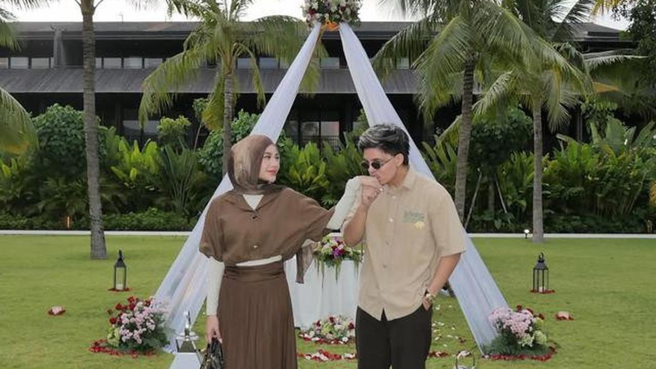 8 Potret Dekorasi Anniversary Pernikahan ke-5 Atta Aurel, Mewah Penuh Kejutan Romantis