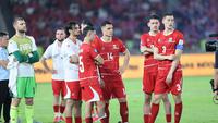 Jay Idzes (gunakan bang kapten) pada momen jelang pengalungan medali di final FIFA Series 2026. (Muhammad Iqbal Ichsan/Bola.com)