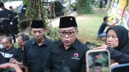 Potret Suasana Rumah Duka Guruh Soekarnoputra, Ramai Pelayat dan Karangan Bunga