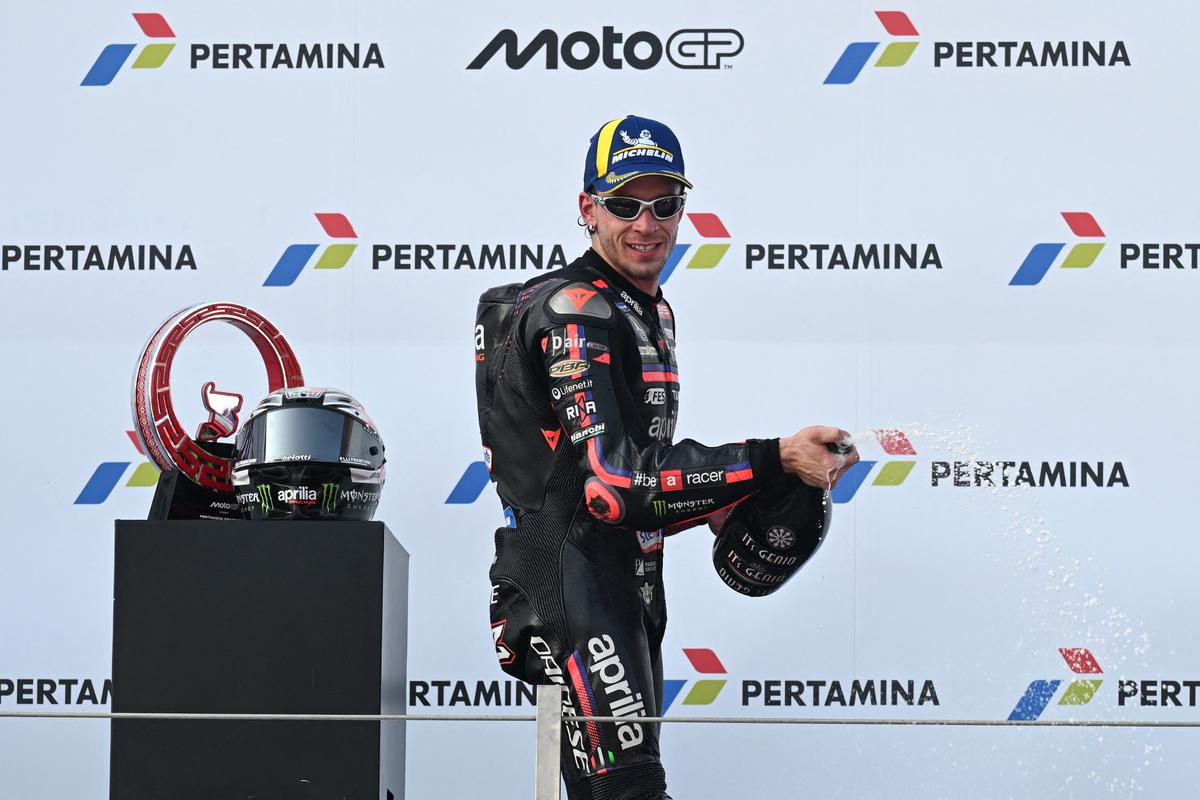 Bezzecchi Menang di Mandalika Marquez Harus Puas Finis Keenam
