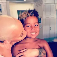 Anak Amber Rose, Sebastian, diejek oleh netizen usai dirinya mendapakan tiket konser VIP dari idolanya, Taylor Swift.  (instagram/amberrose)