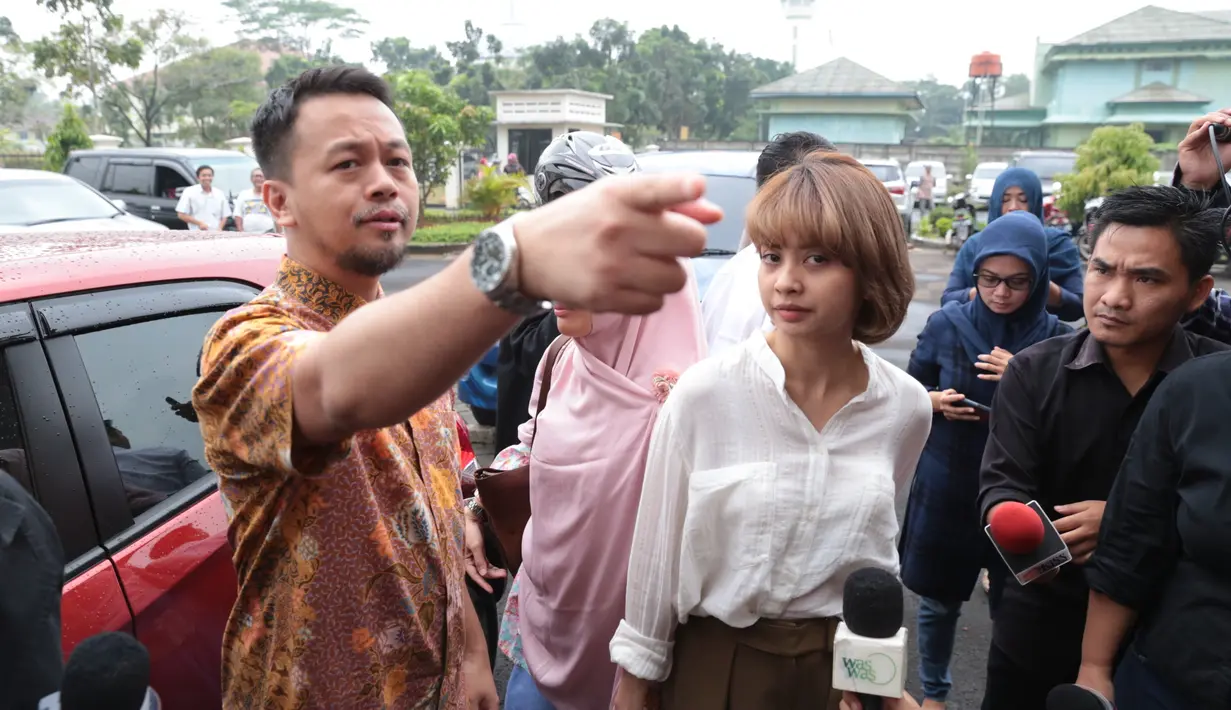 Setelah resmi menjadi mantan suami, Shogo juga diwajibkan untuk membiayai putranya. Menurut kuasa hukum Tiwi, ada beberapa point yang membuat berat pria asal Jepang tersebut. Diantaranya, terkait soal pembiayaan setiap bulannya. (Adrian Putra/Bintang.com)