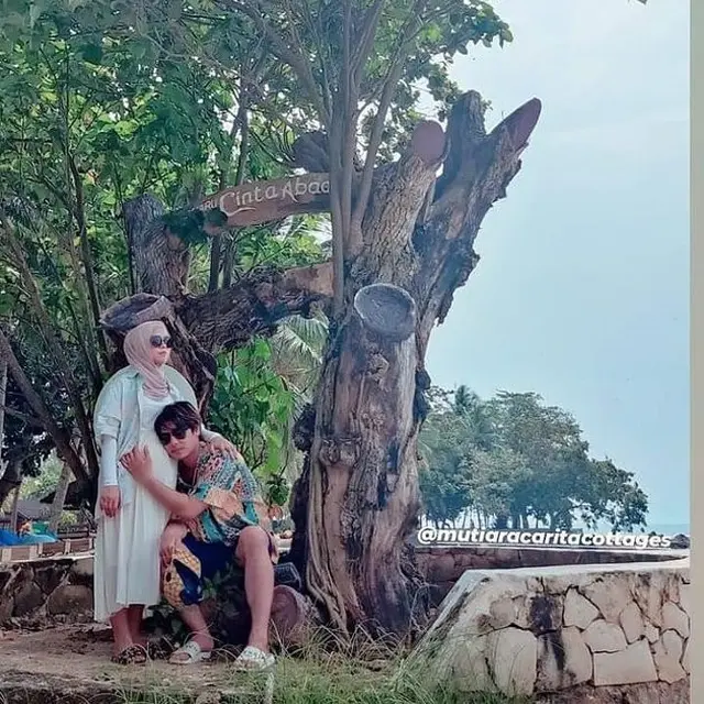 6 Momen Seru Lesti Kejora dan Rizky Billar Baby Moon Ke Pantai Carita