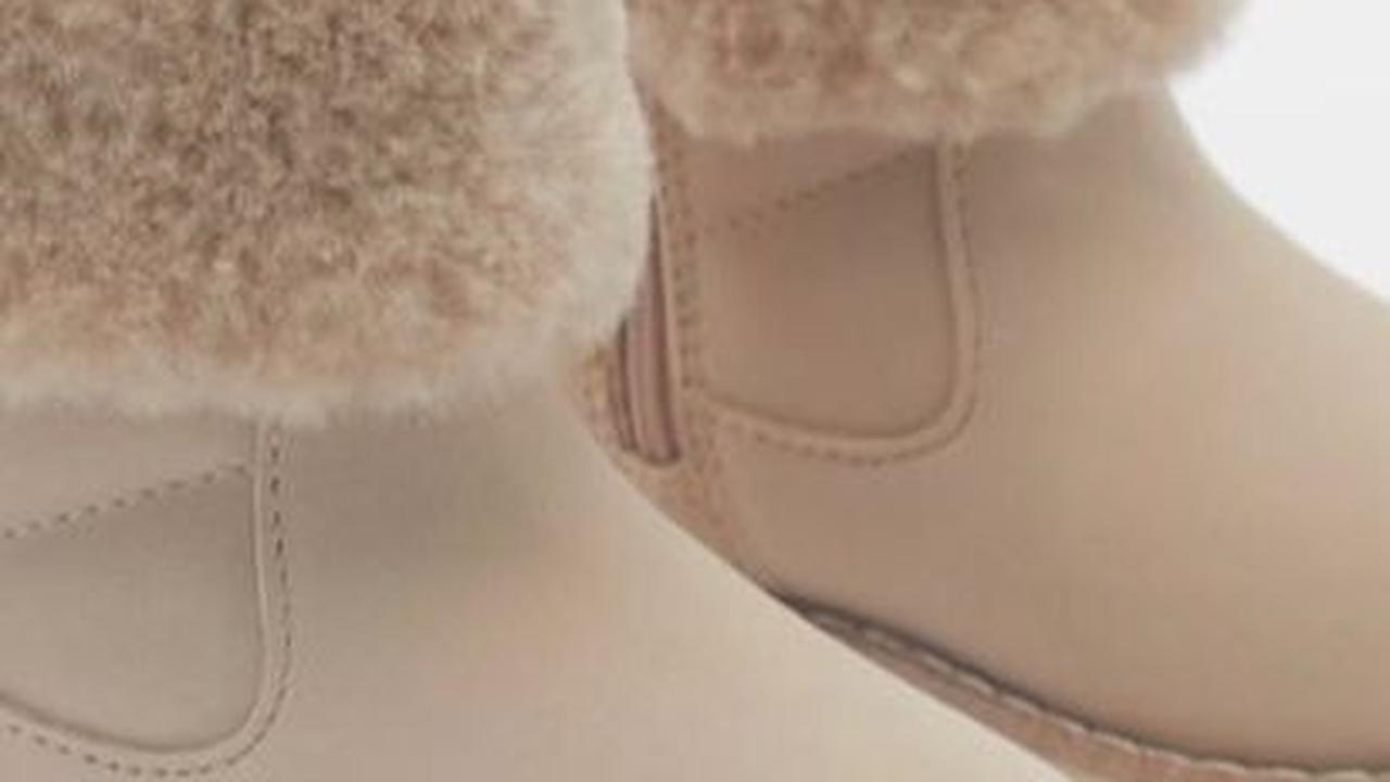 <b>Sepatu untuk Hangout dengan Model Kekinian</b>