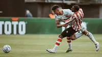 Bek Timnas Indonesia, Mees Hilgers membawa FC Twente meraih kemenangan 2-0 di kandang Sparta Rotterdam dalam lanjutan Eredivisie 2024/2025, Minggu (4/5/2025). (Instagram/meeshilgers).
