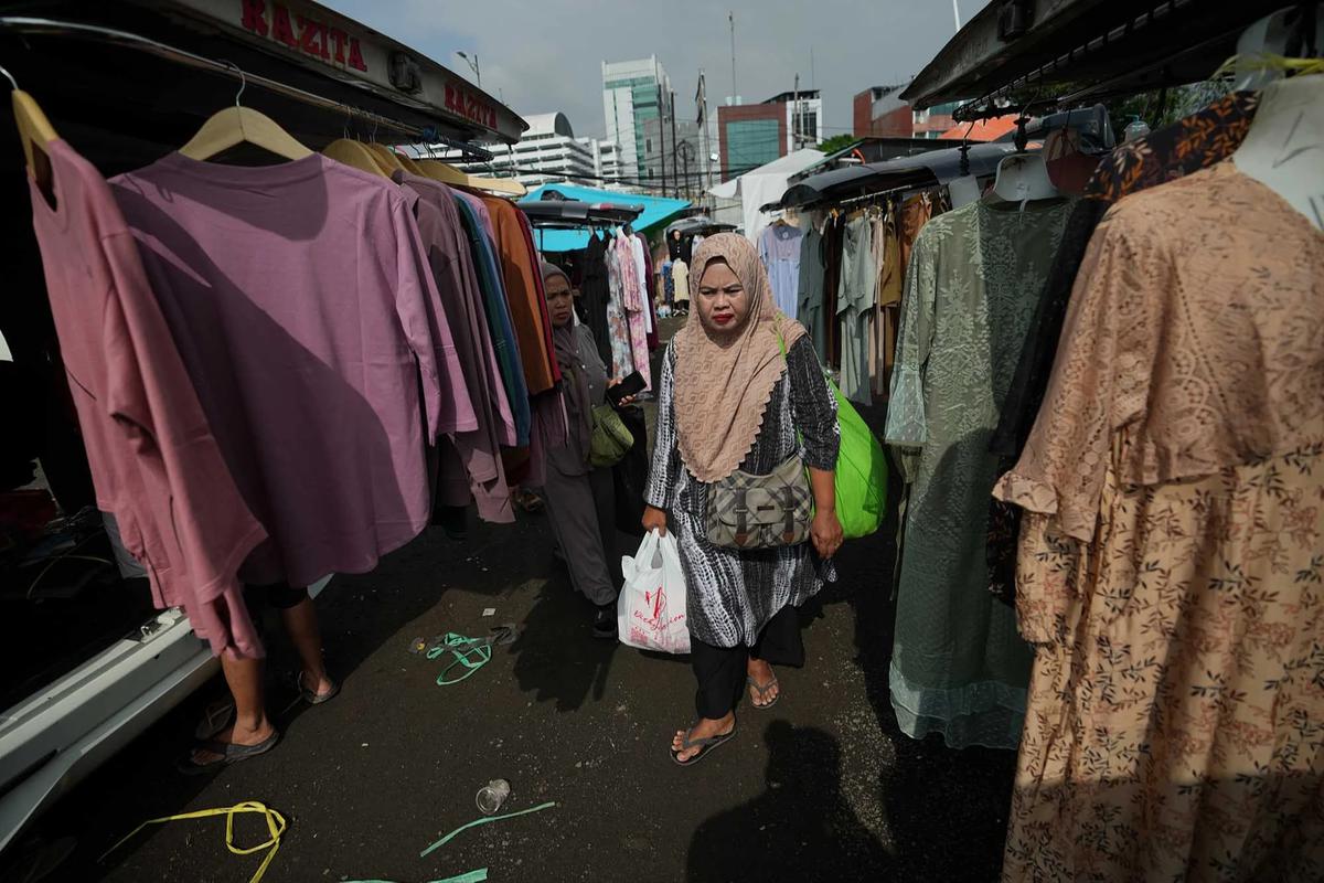 FOTO; Pasar Tasik Cideng ,  Alternatif Berburu Busana Muslim Menjelang Lebaran
