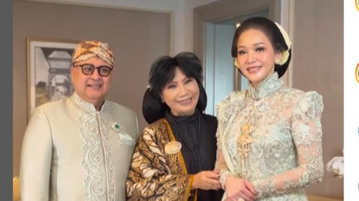 Makeup Soft Maia Estiany dan Bulu Mata Lentik Mulan Jameela di Pernikahan Al Ghazali-Alyssa Daguise