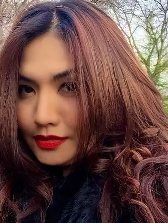 <p>"Tak bisa saya bendung air mata ketika bisa berhadapan dan mendengarkan semua perkataannya yg teduh." sambung pemeran Sarah dalam film Akhir Kisah Cinta Si Doel. [Instagram/perempuanpanggung]</p>