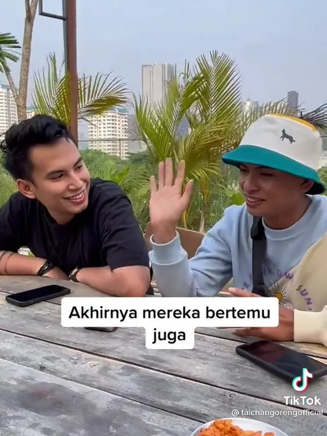 Okin dengan Kembaran Tukang Jamu