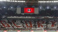 Jakmania membentuk koreografi tulisan "Glory" saat pertandingan Persija Jakarta melawan Bali United pada final Piala Presiden di SUGBK, Jakarta, Sabtu (17/2/2018). Persija menang 3-0 atas Bali United. (Bola.com/M Iqbal Ichsan)
