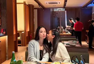 Intip gaya Alyssa Daguise dan sang ibu, Risa Dewi yang lunch date berdua (@risa_dewi)