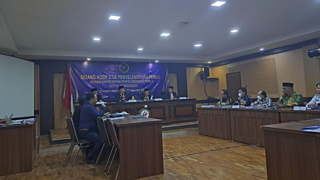 Maka dari itu, pihak teradu menilai mereka tak memiliki kewenangan untuk melakukan verifikasi.