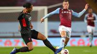 Virgil Van Dijk pada laga Liverpool kontra Aston Vlla, Senin (5/10/2020) dini hari WIB di mana The Reds dipermalukan dengan skor 2-7. (CATHERINE IVILL / POOL / AFP)