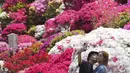 <p>Dalam kepercayaan Shinto, Kuil Nezu Shrine dibangun sekitar 1900 tahun yang lalu, dan dianggap sebagai salah satu kuil tertua di Tokyo. (AP Photo/Eugene Hoshiko)</p>