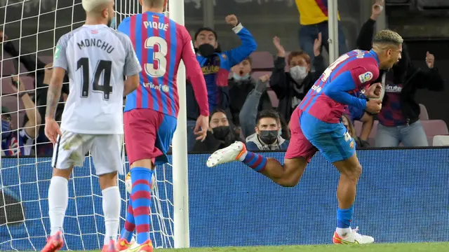 Ronald Araujo menyelamatkan Barcelona dari kekalahan di arena La Liga saat bersua Granada