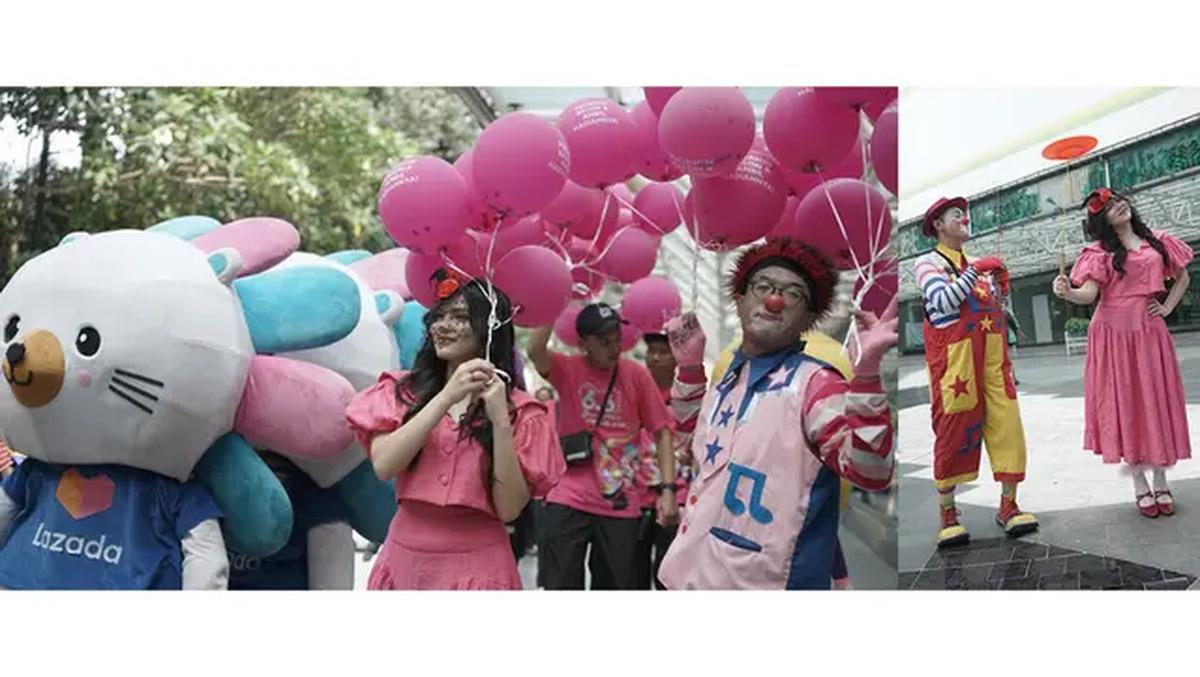 Davina Karamoy pimpin parade dan bagikan balon di kawasan Gedung Sentraya. (Dok. Istimewa)