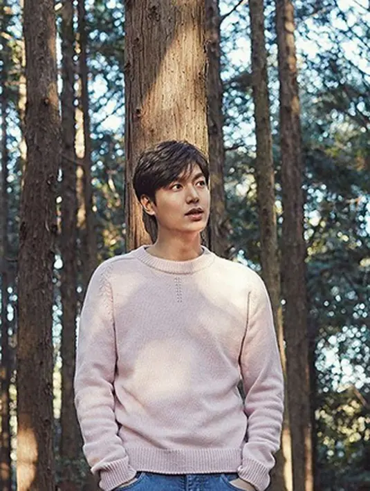 Lantaran memiliki banyak penggemar dan sudah sangat terkenal, tak heran jika Lee Min Ho diundang di berbagai belahan dunia untuk mengisi sebuah acara. Seperti baru-baru ini ia diundan ke Hongkong untuk promosi sebuah produk. (Instagram/actorleeminho)