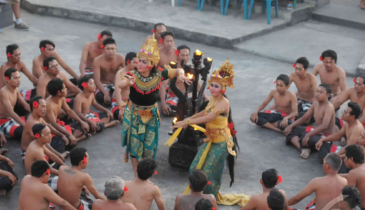 Tari Kecak bukan hanya terkenal di Indonesia tetapi juga dunia, Bali (31/8/2014) (Liputan6.com/Herman Zakaria)