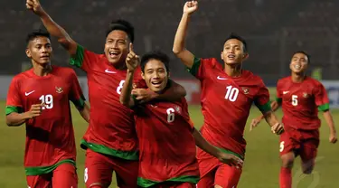 Usai melakukan sejumlah laga uji coba, stamina Evan Dimas Cs terus mengalami peningkatan. (Liputan6.com/Helmi Fithriansyah)