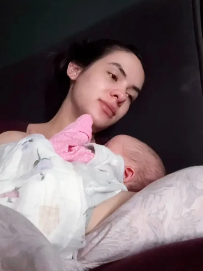 Bare Face Penuh Cinta, Potret Steffi Zamora Nikmati Peran Baru sebagai Ibu