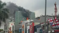 Kebakaran gedung baru di Kelapa Gading (foto: istimewa)