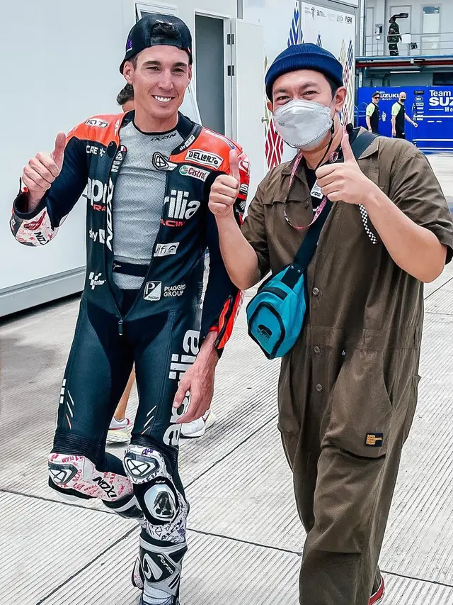 8 Potret Melki Bajaj Foto Bareng Pembalap MotoGP di Mandalika, Banjir Pujian